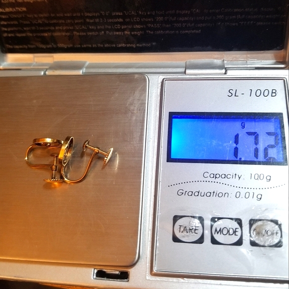 SOLID 14KT GOLD Vintage Asian Screw on Earrings - Picture 4 of 6